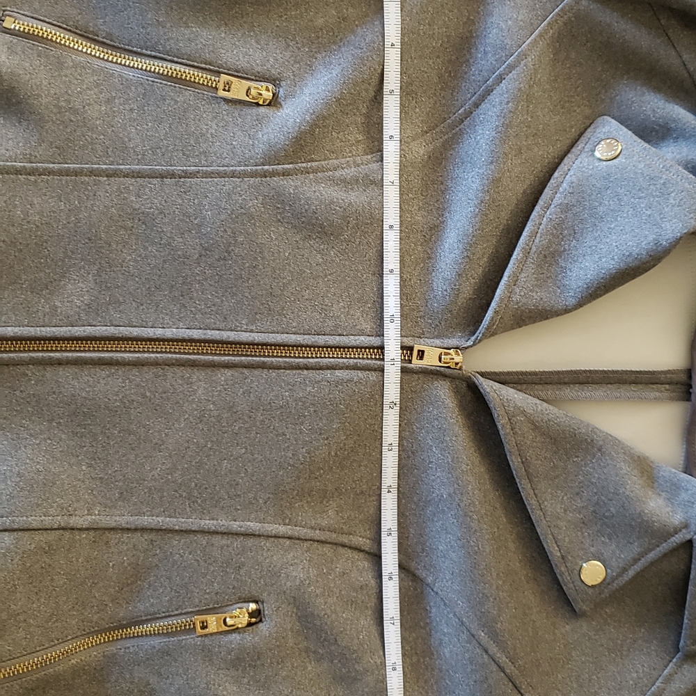 Woman's jacket - Picture 3 of 5